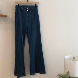 You have met your perfect flared stretchy jeans!